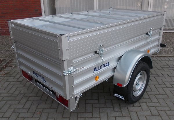 Alutrail 12 D 22.12,  1200kg zGG, Lademae 216x114x57cm  Aluboden, Tempo 100, Deckelquertrger, Automatikttzrad, Zurranker