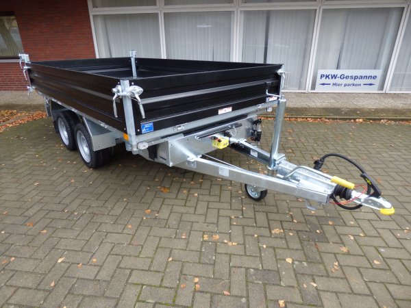 Humbaur HTK 3500.37 Dreiseitenkipper mit schwarzen Stahlbordwnden, E- & Handpumpe