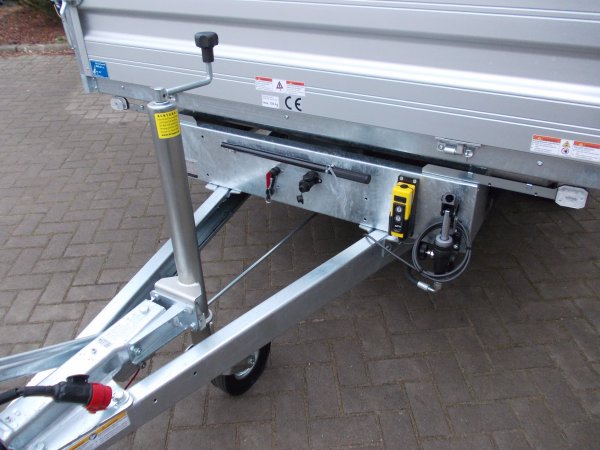 Humbaur HTK 2700.31 Dreiseitenkipper mit E- und Handpumpe und Alubordwnden