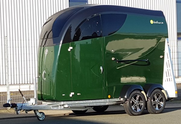 Careliner M forrest/night mit Panoramadach, Boxenstangen vorn Zusatzpolster, Sattelablagestange und Alufelgen (black/silver)