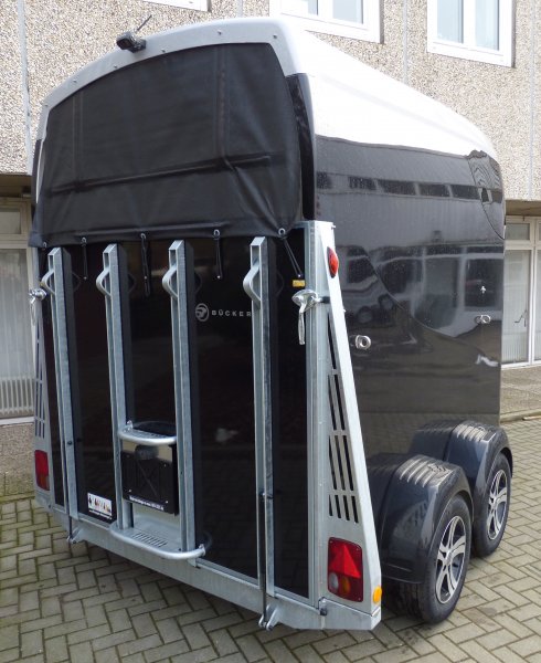 Careliner L night/silver, Panoramadach, Sattelkammer professional mit mobilem Sattelschrank, 2. Innenleuchte LED, Netz statt Plane, Kamera innen und aussen und Alufelgen (black/silver)