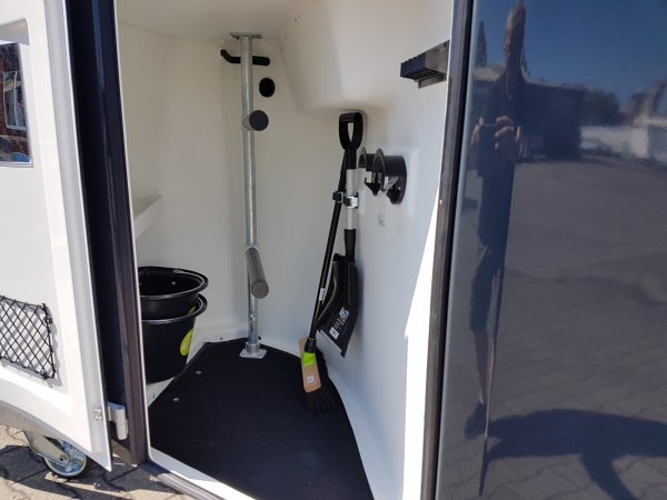 Careliner M grey/grey mit Panoramadach, Boxenstangenzusatzpolster, Netzlift, 2. Innenleuchte LED, Sattelablagestange und Alufelgen (black/silver)