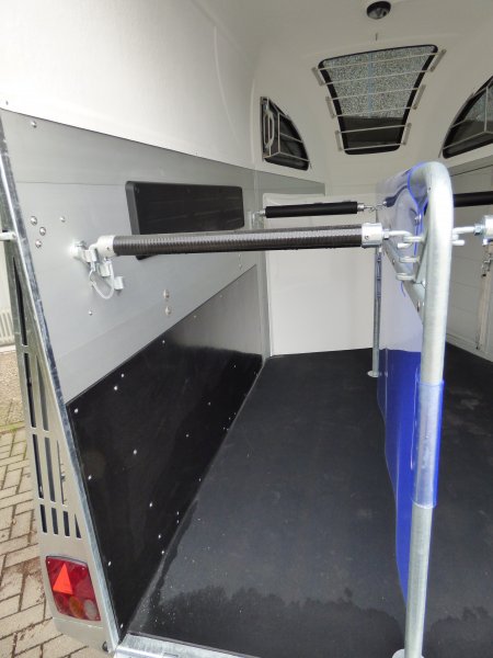 Careliner ALU Dach und Bug in grey,  Premiumsattelkammer, 2. Innenleuchte LED, Bruststangenzusatzpolster, Panoramadach,