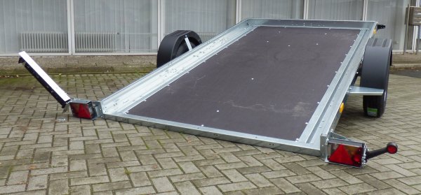 Martz Unilader 330C 1,5t, 332x185cm, ankippbar, geschlossener Boden