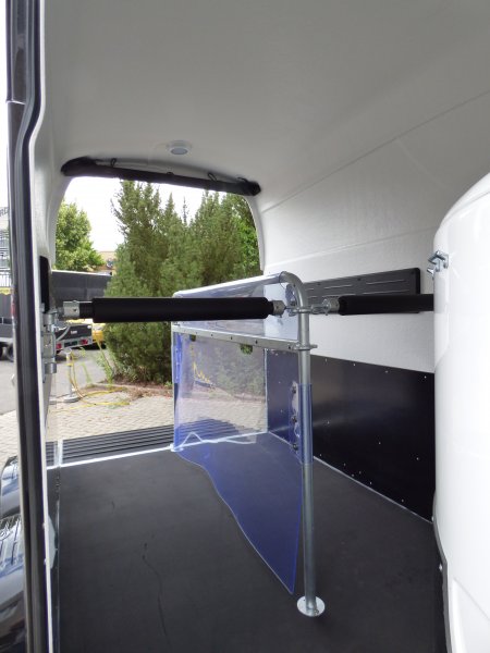 Careliner L night/grey, Panoramadach, 3.Bremsleuchte, 2. Innenleuchte LED, Netzrollo, Bruststangenpolster vorn und hinten, Trittschutz komplett und Alufelgen (black/silver)