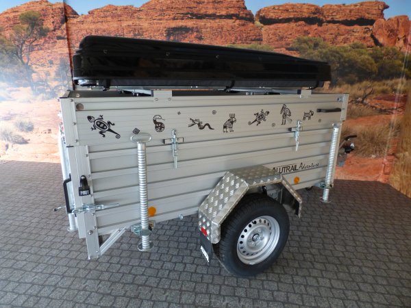 Alutrail Adventure, 1,4t zGG, Lademae: 216x135x69cm, mit Hybrid Dachzelt Unit fr 3 bis 4 Personen, inkl. Ersatzrad