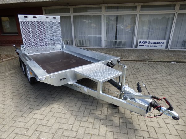 Martz Bau 3 300 3000 KG, 300x152cm Baumaschinentransporter mit niedriger Ladeflchenhhe und durchgehender Rampe