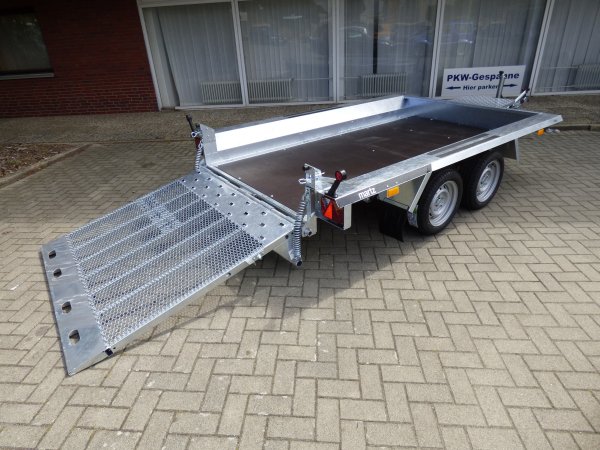 Martz Bau 3 300 3000 KG, 300x152cm Baumaschinentransporter mit niedriger Ladeflchenhhe und durchgehender Rampe