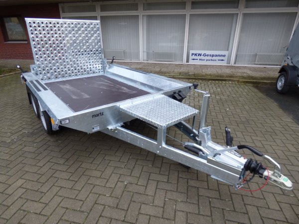 Martz Bau 260/2 2700KG, 260x152cm Baumaschinentransporter mit niedriger Ladeflchenhhe und durchgehender Rampe