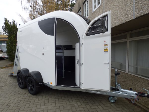 Careliner L white/white, Panoramadach, Bi-LED Beleuchtung, Bruststangenzusatzpolster, 3.Bremsleuchte und Alufelgen (ultimate black)