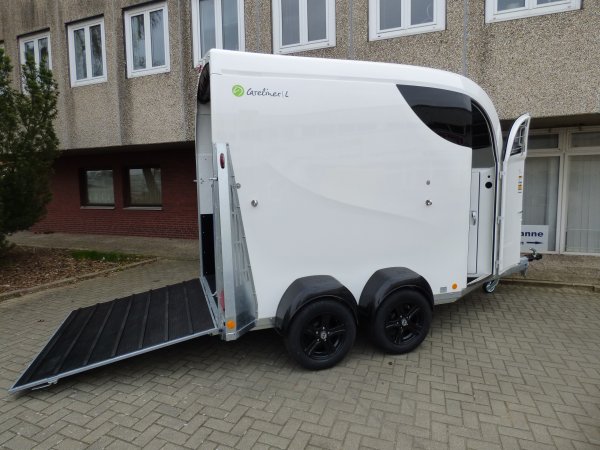 Careliner L white/white, Panoramadach, Bi-LED Beleuchtung, Bruststangenzusatzpolster, 3.Bremsleuchte und Alufelgen (ultimate black)