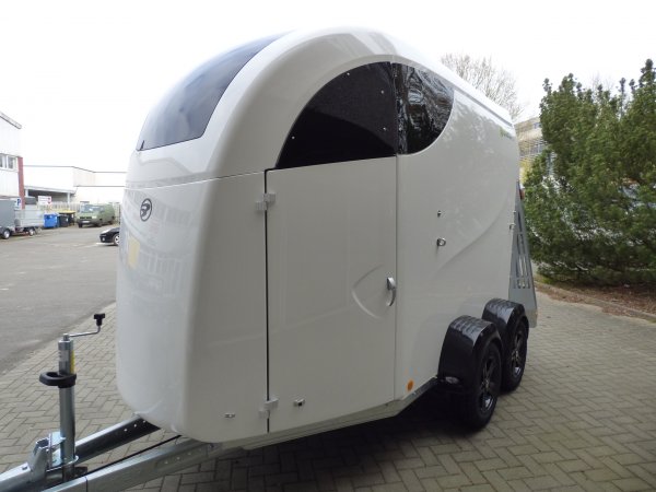 Careliner L white/white, Panoramadach, Bi-LED Beleuchtung, Bruststangenzusatzpolster, 3.Bremsleuchte und Alufelgen (ultimate black)