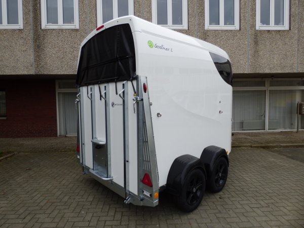 Careliner L white/white, Panoramadach, Bi-LED Beleuchtung, Bruststangenzusatzpolster, 3.Bremsleuchte und Alufelgen (ultimate black)