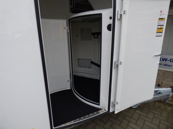 Careliner L white/white, Panoramadach, Bi-LED Beleuchtung, Bruststangenzusatzpolster, 3.Bremsleuchte und Alufelgen (ultimate black)