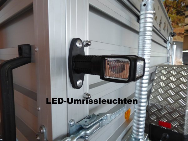 LED Umrissleuchten hinten links und rechts montiert